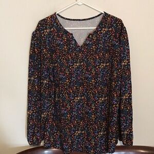 Pretty floral top in size XXL. New!  NWOT